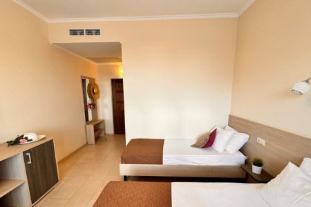 Полулюкс 3-местный (с балконом)