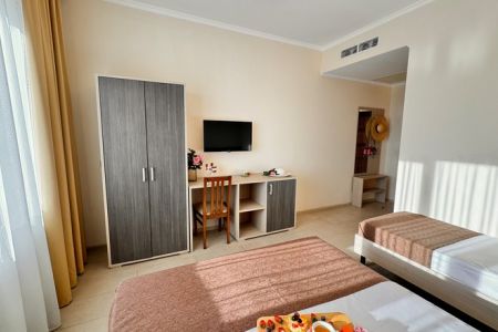 Полулюкс 3-местный (с балконом)