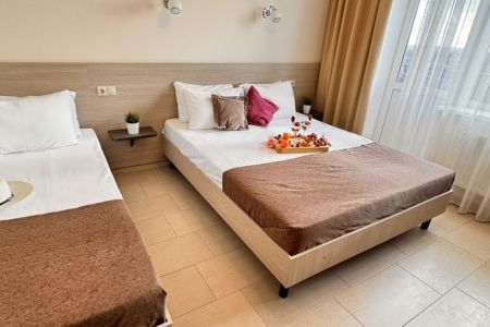 Полулюкс 3-местный (с балконом)