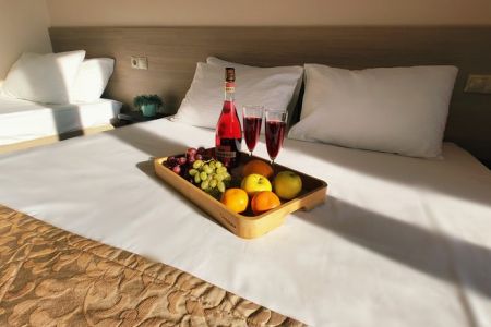 Полулюкс 3-местный (с балконом, вид на море)