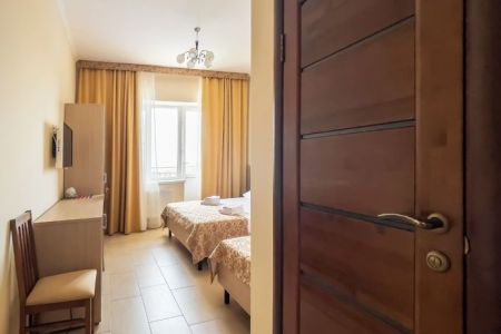 Полулюкс 3-местный (с балконом, вид на море)