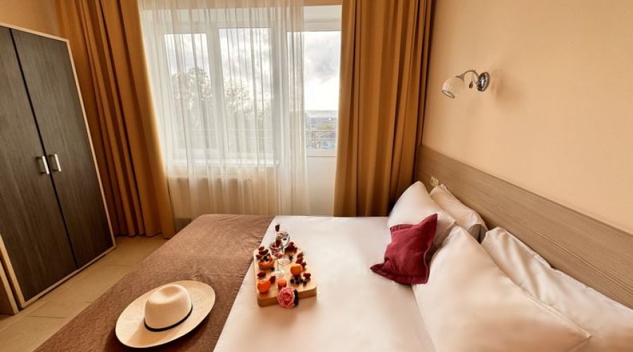 Полулюкс 2-местный (с балконом, вид на море)