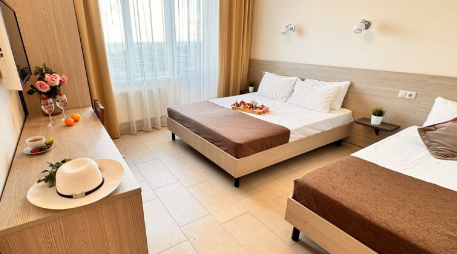 Полулюкс 3-местный (с балконом)