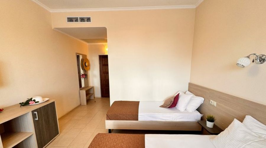 Полулюкс 3-местный (с балконом)