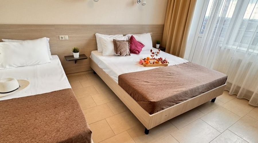 Полулюкс 3-местный (с балконом)