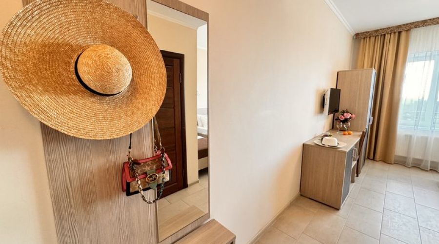 Полулюкс 3-местный (с балконом)