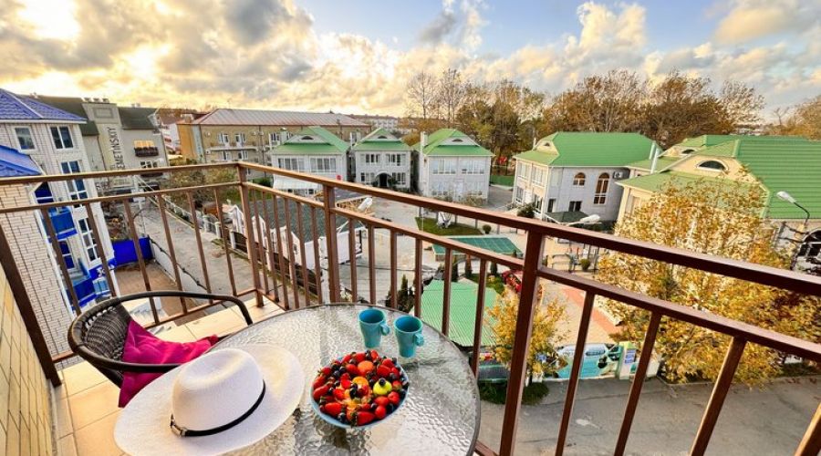 Полулюкс 3-местный (с балконом)