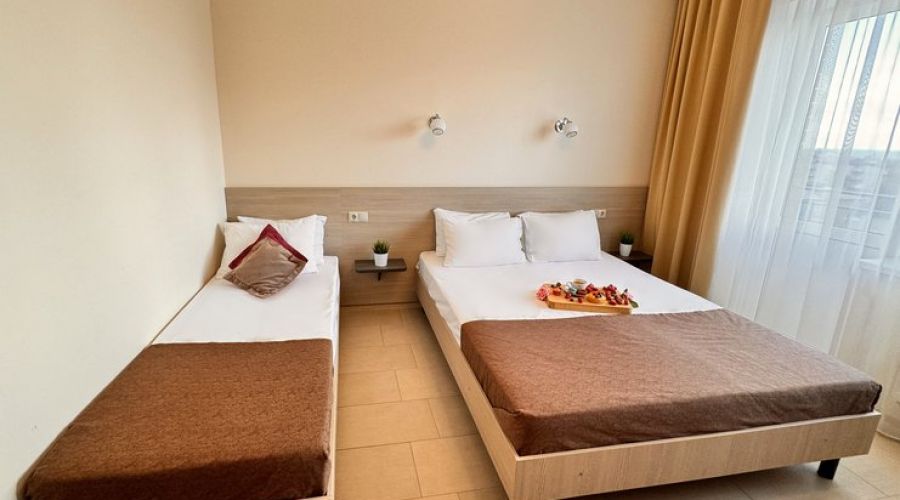 Полулюкс 3-местный (с балконом, вид на море)