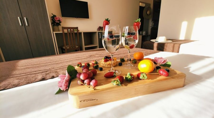 Полулюкс 3-местный (с балконом, вид на море)